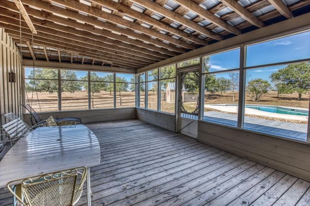 2528 Wunderlich Road, Fayetteville, TX 78940