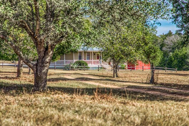 2528 Wunderlich Road, Fayetteville, TX 78940