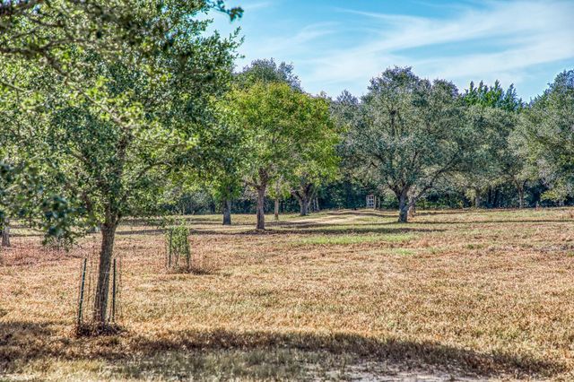 2528 Wunderlich Road, Fayetteville, TX 78940