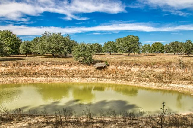 2528 Wunderlich Road, Fayetteville, TX 78940