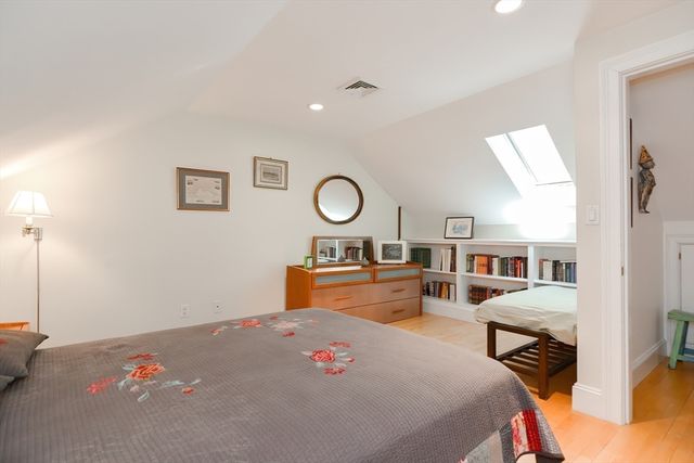 3 Forest St 3, Newton, MA 02461