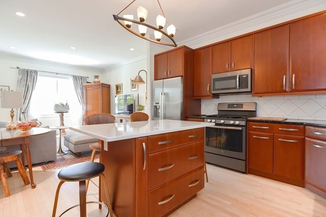 3 Forest St 3, Newton, MA 02461