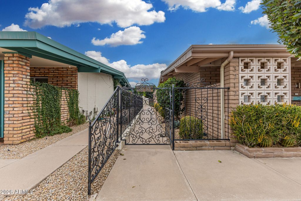 3713 E GLENROSA Avenue, Phoenix, AZ 85018