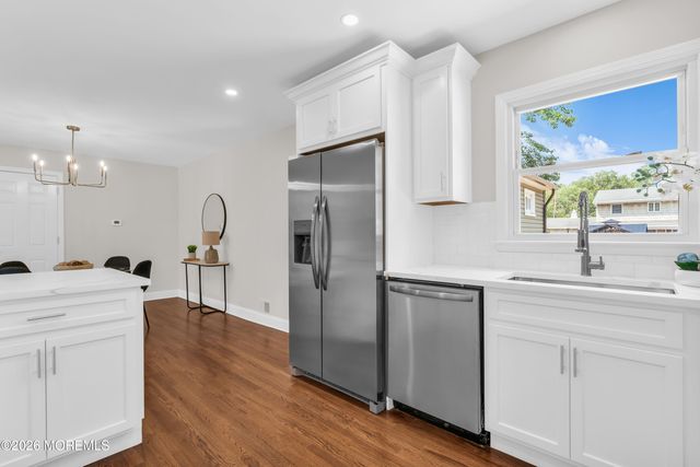 11 W Park Avenue, Belford, NJ 07718