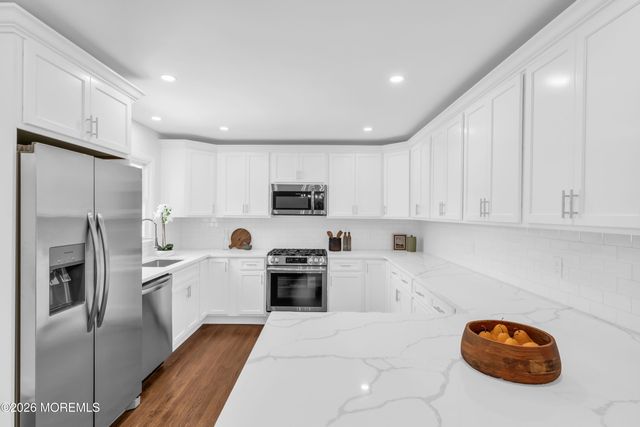 11 W Park Avenue, Belford, NJ 07718