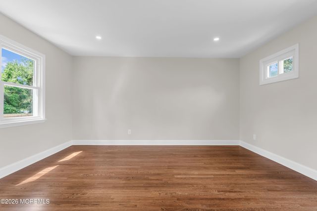11 W Park Avenue, Belford, NJ 07718
