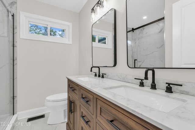 11 W Park Avenue, Belford, NJ 07718