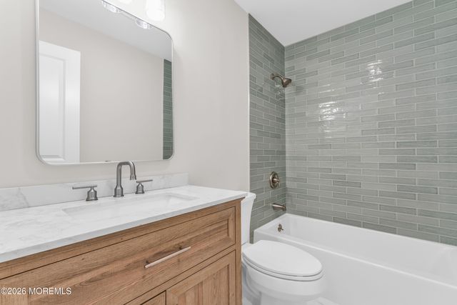11 W Park Avenue, Belford, NJ 07718