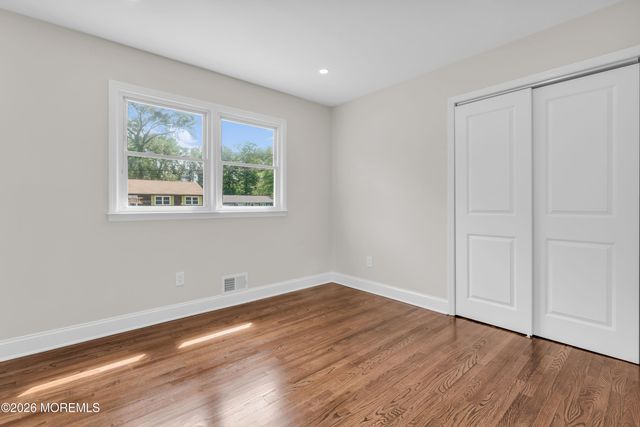 11 W Park Avenue, Belford, NJ 07718