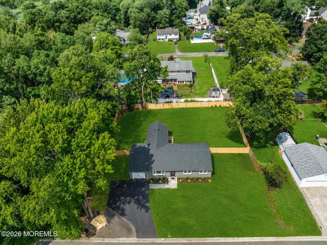 11 W Park Avenue, Belford, NJ 07718