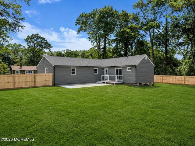11 W Park Avenue, Belford, NJ 07718