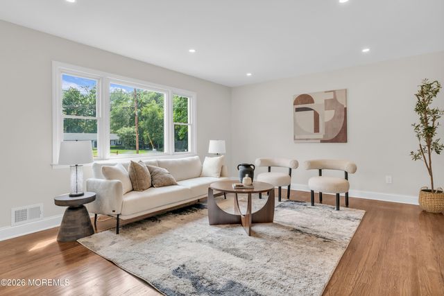 11 W Park Avenue, Belford, NJ 07718