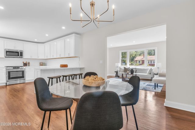 11 W Park Avenue, Belford, NJ 07718