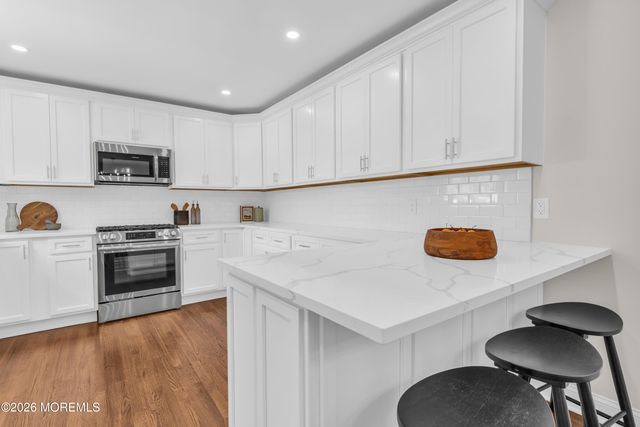 11 W Park Avenue, Belford, NJ 07718