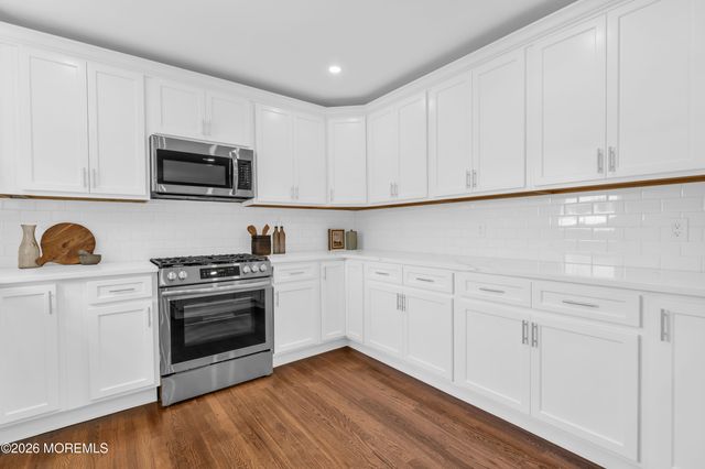 11 W Park Avenue, Belford, NJ 07718