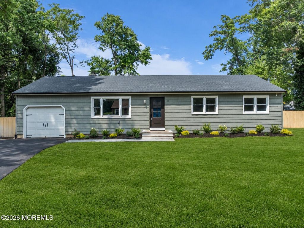 11 W Park Avenue, Belford, NJ 07718