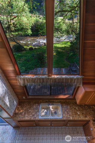 8216 Rose Valley Road, Kelso, WA 98626