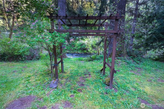 8216 Rose Valley Road, Kelso, WA 98626