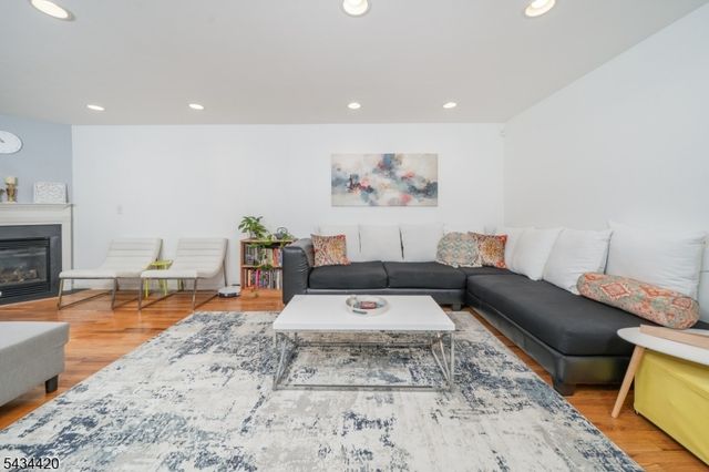 4 The Arbors, New Providence Boro, NJ 07974