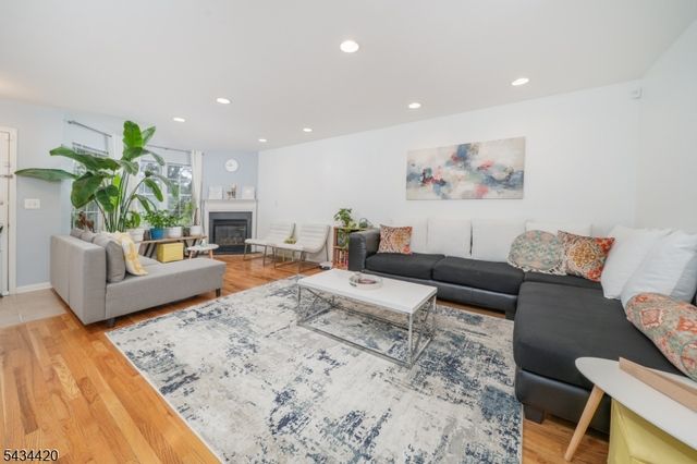 4 The Arbors, New Providence Boro, NJ 07974