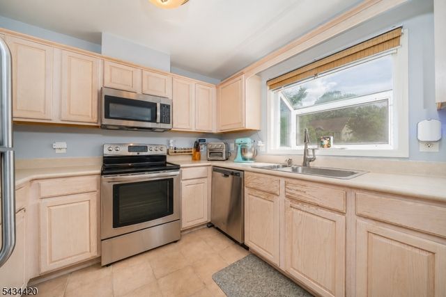 4 The Arbors, New Providence Boro, NJ 07974