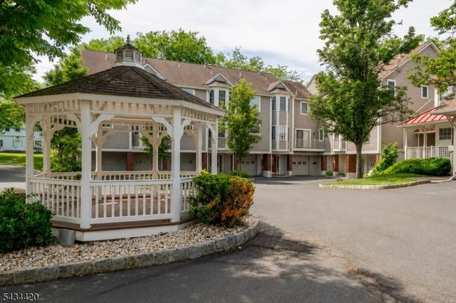 4 The Arbors, New Providence Boro, NJ 07974