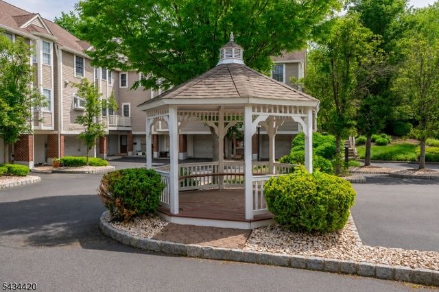4 The Arbors, New Providence Boro, NJ 07974