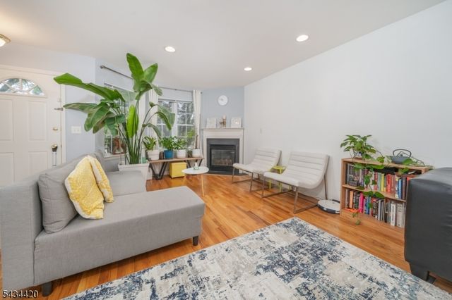 4 The Arbors, New Providence Boro, NJ 07974