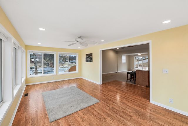 199 Cottage Lane, Montezuma, IA 50171