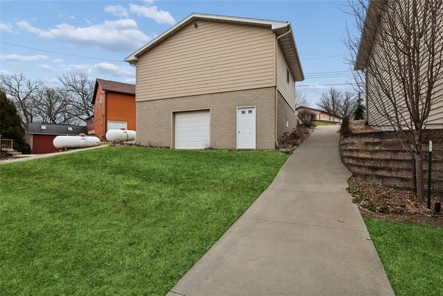 199 Cottage Lane, Montezuma, IA 50171