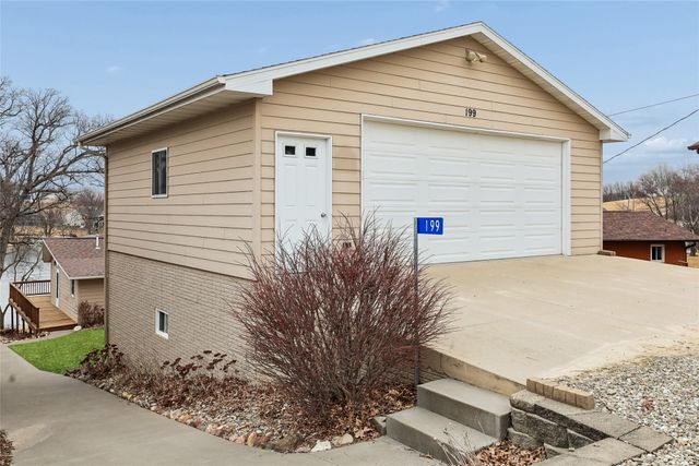 199 Cottage Lane, Montezuma, IA 50171