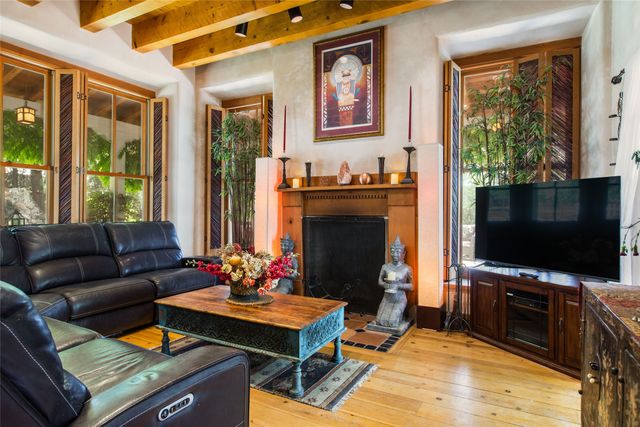 30 Estrellas De Tano, Santa Fe, NM 87506