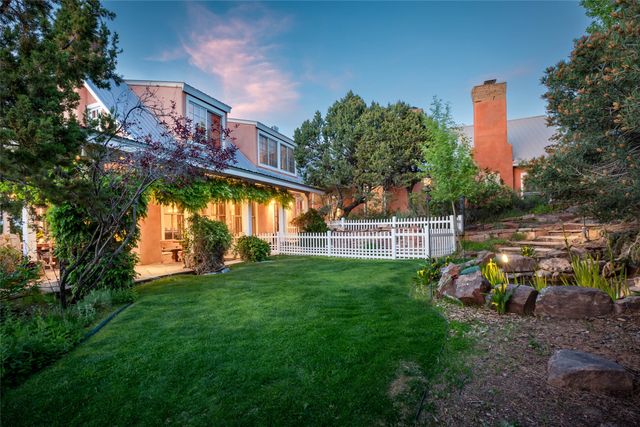 30 Estrellas De Tano, Santa Fe, NM 87506