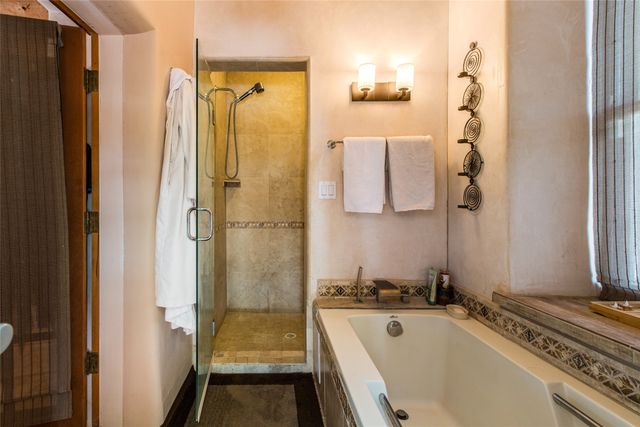 30 Estrellas De Tano, Santa Fe, NM 87506