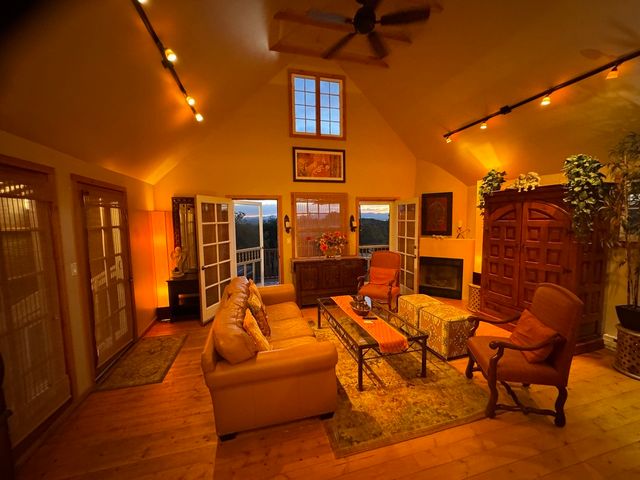 30 Estrellas De Tano, Santa Fe, NM 87506