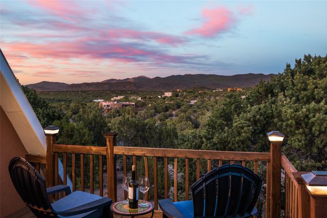 30 Estrellas De Tano, Santa Fe, NM 87506