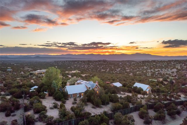 30 Estrellas De Tano, Santa Fe, NM 87506