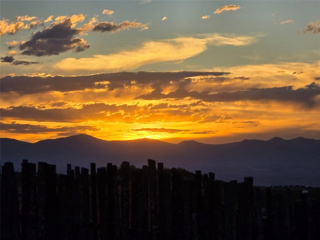 30 Estrellas De Tano, Santa Fe, NM 87506
