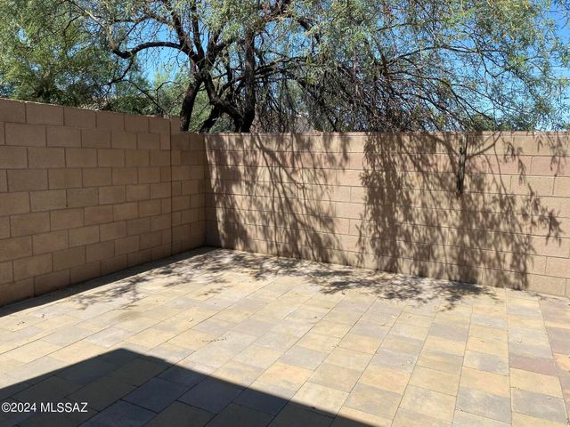 653 N Encanto Village Way, Tucson, AZ 85716