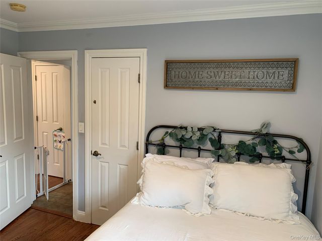 6 Robinson Street, Shoreham, NY 11786