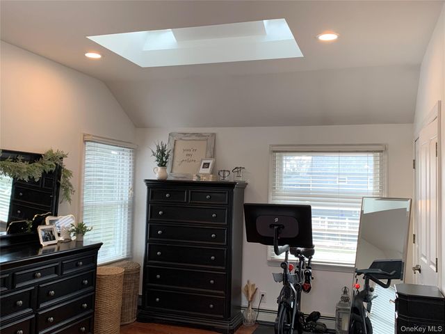 6 Robinson Street, Shoreham, NY 11786