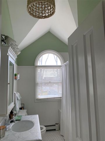 6 Robinson Street, Shoreham, NY 11786