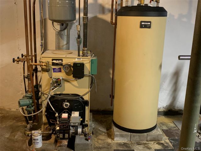 6 Robinson Street, Shoreham, NY 11786