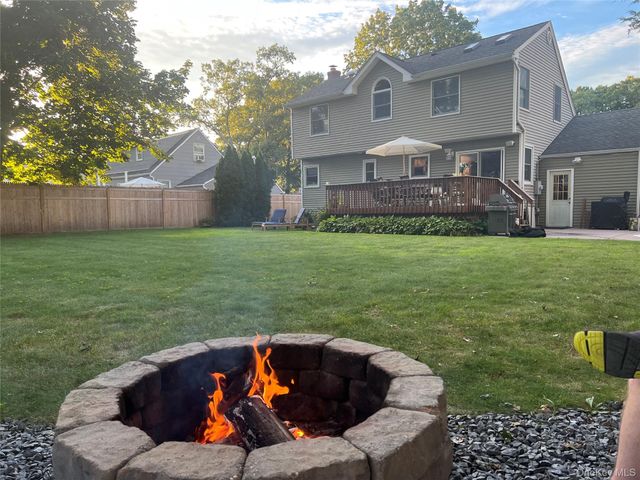 6 Robinson Street, Shoreham, NY 11786