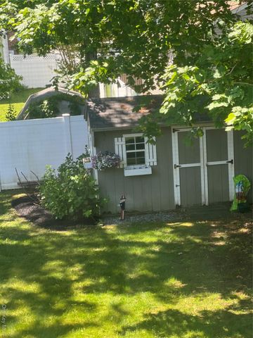 6 Robinson Street, Shoreham, NY 11786