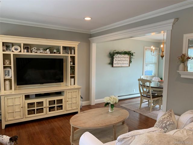 6 Robinson Street, Shoreham, NY 11786