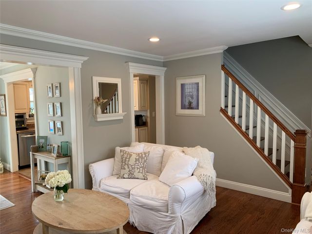 6 Robinson Street, Shoreham, NY 11786