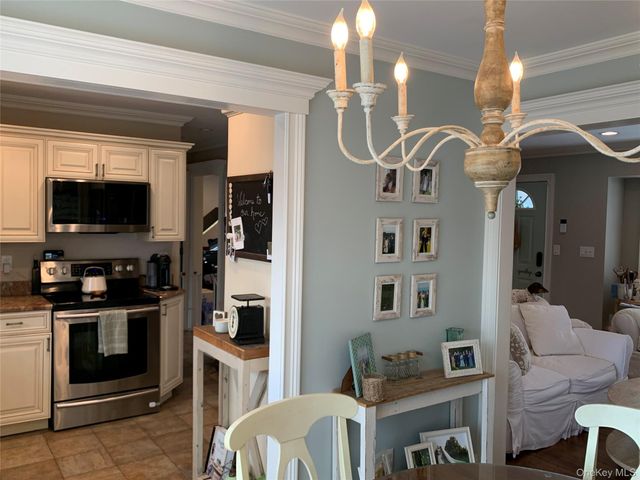 6 Robinson Street, Shoreham, NY 11786