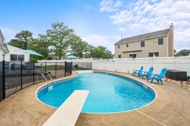 809 Broadway Boulevard, Toms River, NJ 08757
