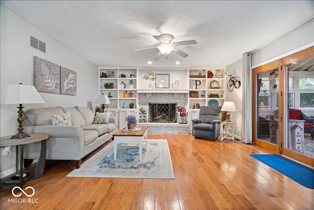 13880 Sandy Creek Court, Carmel, IN 46032